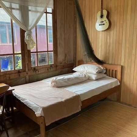 Areef Homestay Kaledupa Bagian luar foto