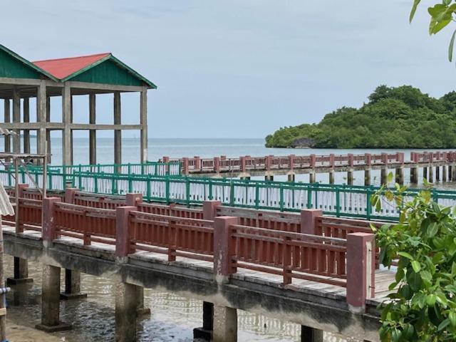 Areef Homestay Kaledupa Bagian luar foto