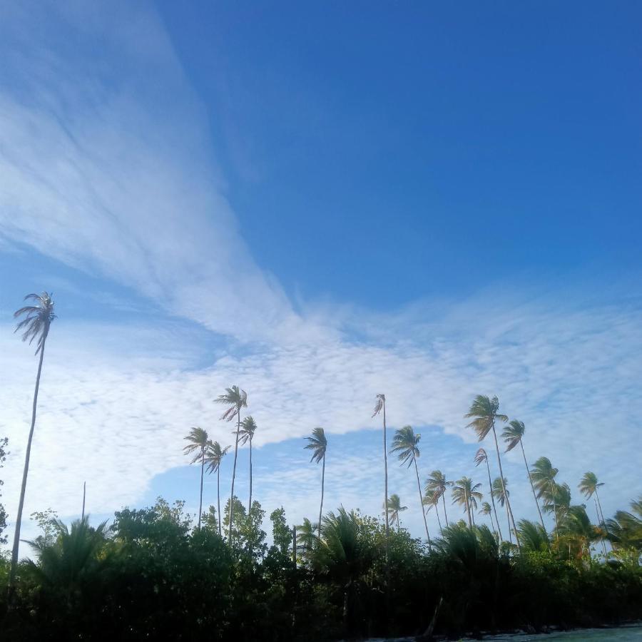 Areef Homestay Kaledupa Bagian luar foto